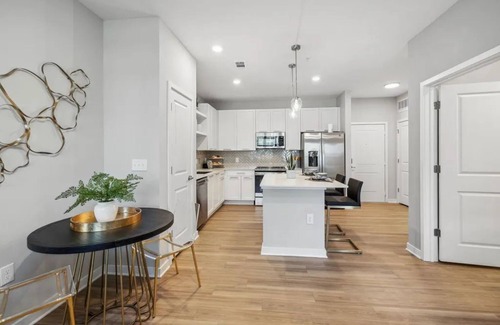 Southside House | 2 bedroom 2 bathroom 7 to 10 miles from the beach, sports arena and downtown