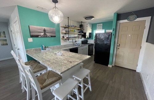 Port Aransas Condo | 2 bedroom 2 bathroom condo at Sea Isle Village with beach access and gulf view.