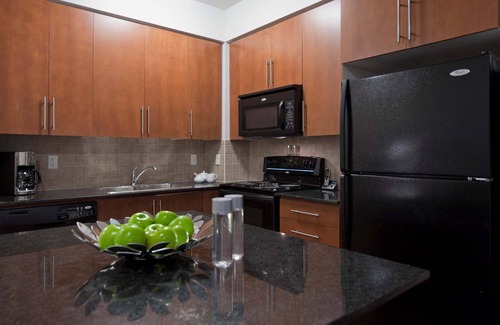 Downtown Mississauga Apartment | 2 Bedroom/2 Bathroom Suite