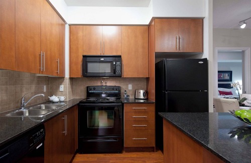 Downtown Mississauga Apartment | 2 Bedroom/2 Bathroom Suite