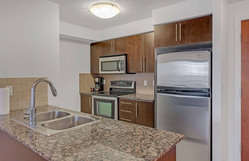 Downtown Mississauga Apartment | 2 Bedroom/2 Bathroom Suite