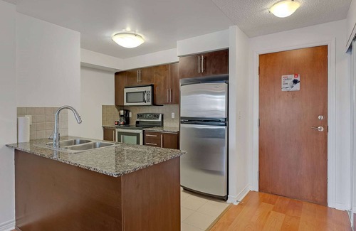 Downtown Mississauga Apartment | 2 Bedroom/2 Bathroom Suite