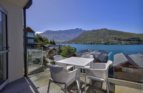 Queenstown Apartment | 2 bedroom 2 bathroom apartment