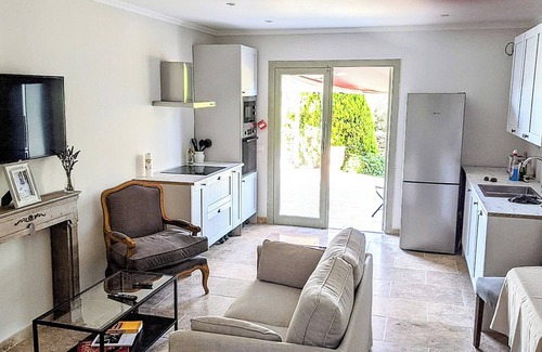 Vaugines Apartment | 2 Bedroom, 2 Bathroom Apartment with terrace near Lourmarin - Apt 4
