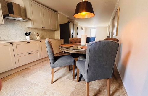 Vaugines Apartment | 2 bedroom, 2 bathroom apartment near Lourmarin - Apartment 1