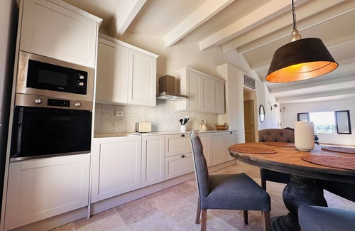 Vaugines Apartment | 2 bedroom, 2 bathroom apartment near Lourmarin - Apartment 2
