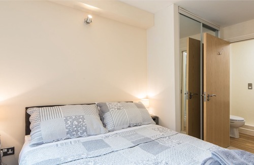 Derby Apartment | 2 bedroom, 2 bathroom apartment close to Derby Cathedral Quarter with parking.