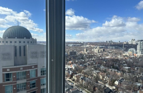 Bloor-Yorkville Condo | 2-bedroom, 2-bathroom condo in stylish Yorkville. Parking & in-suite laundry Inc