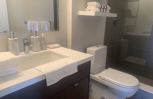 Bloor-Yorkville Condo | 2-bedroom, 2-bathroom condo in stylish Yorkville. Parking & in-suite laundry Inc