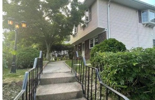 Teaneck House | 2 bedroom 2 bathroom entire apartment near NYC