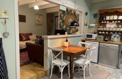 Le Vigeant Cottage | 2 Bedroom & 2 Bathroom Gîte Cottage Heated Plunge Pool & Private Garden 86150