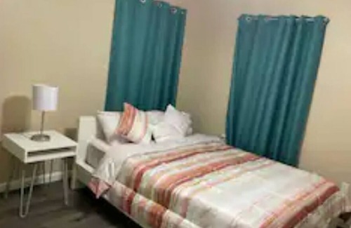 Fairview House | 2-bedroom 2-bathroom Guest House @Sunshine Ranch