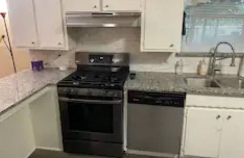 Fairview House | 2-bedroom 2-bathroom Guest House @Sunshine Ranch