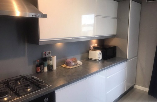 Pollokshields Apartment | 2 bedroom 2 bathroom penthouse apartment with onsite secure parking