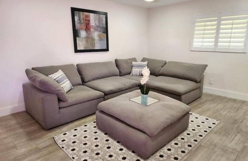 Royal Harbor Apartment | 2 Bedroom / 2 Bathroom Vacation Rental, Close to Downtown Naples 5th Ave, Beach