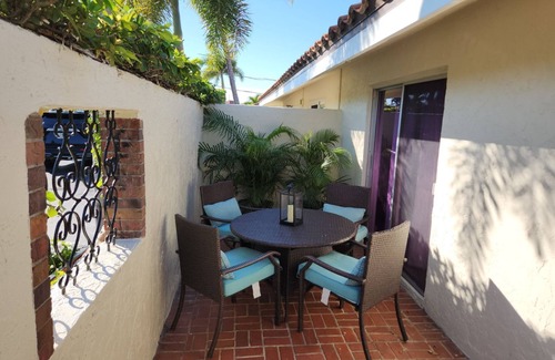 Royal Harbor Apartment | 2 Bedroom / 2 Bathroom Vacation Rental, Close to Downtown Naples 5th Ave, Beach