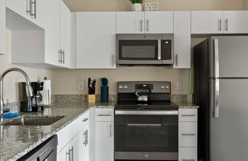 Arrowood Apartment | 2 Bedroom 2 Full Bathrooms spacious condo with balcony and reserved parking