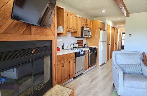 Mancelona Condo | 2 bedroom 2 full baths, PRIVATE heated pool, sleeps 6, Near LAKES, Schuss course