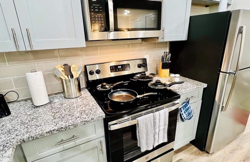 Grogan's Mill Apartment | 2-Bedroom 2-Full Baths with FREE Parking, Washer & Dryer, WiFi in The Woodlands