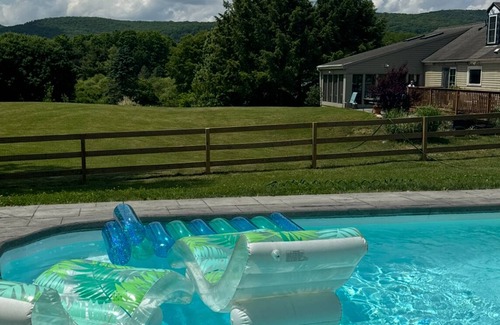 Kent Apartment | 2-bedroom 2nd floor suite in Kent with pool