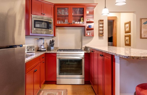 Harbor Springs Cottage | 2 Bedroom-4 Bed Cottage Near Local Ski Resorts! Stay at True North Golf Club