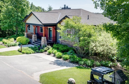 Harbor Springs Cottage | 2 Bedroom-4 Bed Cottage Near Local Ski Resorts! Stay at True North Golf Club