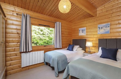 Winchester Cabin | 2 bedroom,5 star, award winning log cabin with luxurious hot tub (sleeps 4)