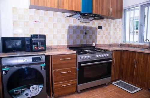 Sangotedo Apartment | 2 Bedroom 5G WIFI | Work Desk 24/7 Security