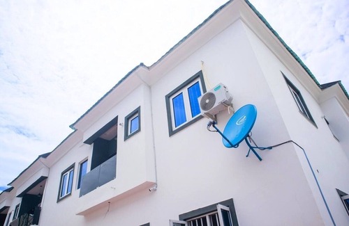Sangotedo Apartment | 2 Bedroom 5G WIFI | Work Desk 24/7 Security