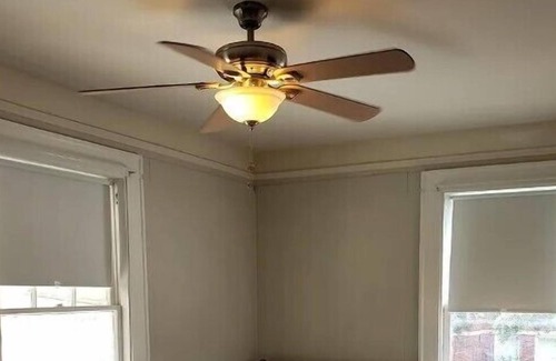Hyde Park Apartment | 2 Bedroom (623418) by Houzlet