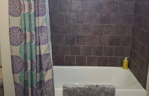Hyde Park Apartment | 2 Bedroom (623418) by Houzlet