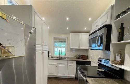 Vamo Apartment | 2 Bedroom 631759 by Houzlet