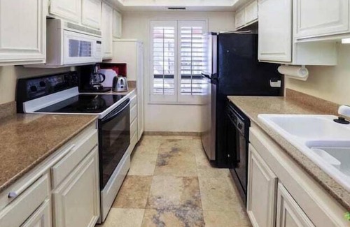 Sunrise Vista Chino Apartment | 2 Bedroom 651182 by Houzlet