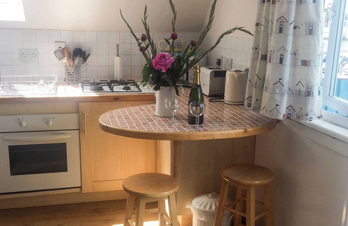 Middleton-on-Sea Cottage | 2 bedroom accommodation in Middleton-on-Sea