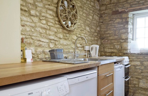Chipping Norton Cottage | 2 bedroom accommodation in Dean, near Chadlington