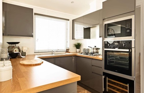 Shepton Mallet Ski Chalet | 2 bedroom accommodation in Midsomer House, East Compton