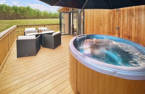 Dukeries Mill Ski Chalet | 2 bedroom accommodation in Perlethorpe, Newark-on-Trent