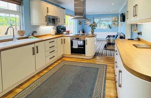 Littlehampton Cottage | 2 bedroom accommodation in Wick, near Littlehampton