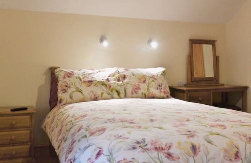 Overton-on-dee Cottage | 2 bedroom accommodation in Dudleston, near Ellesmere
