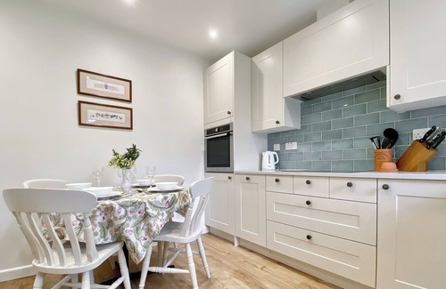 Broad Hinton Cottage | 2 bedroom accommodation in Winterbourne Monkton, Nr Marlborough