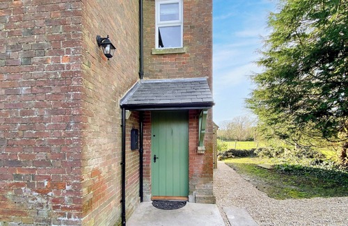 Broad Hinton Cottage | 2 bedroom accommodation in Winterbourne Monkton, Nr Marlborough