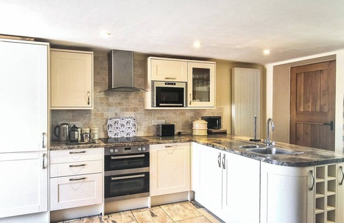 West Pennard Cottage | 2 bedroom accommodation in West Pennard, near Glastonbury