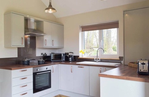 Llanybydder Cottage | 2 bedroom accommodation in Cwrt Newydd, near Llandysul