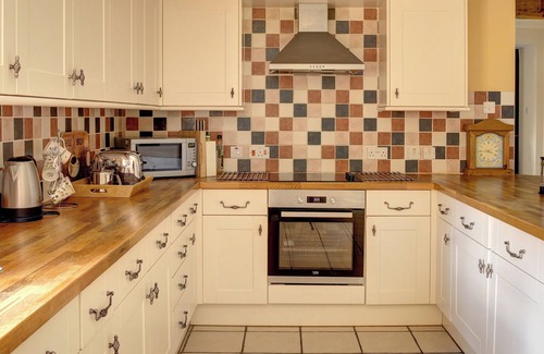 King's Stanley Cottage | 2 bedroom accommodation in Near Stroud