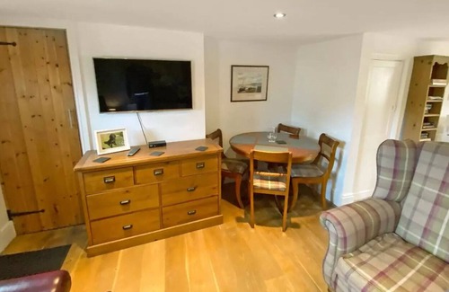 Beckingham Cottage | 2 bedroom accommodation in Heybridge Basin, near Maldon