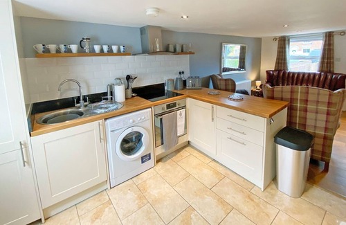 Beckingham Cottage | 2 bedroom accommodation in Heybridge Basin, near Maldon