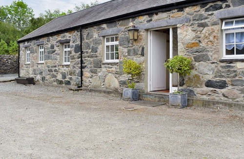 Brynrefail Cottage | 2 bedroom accommodation in Bethel, near Snowdon