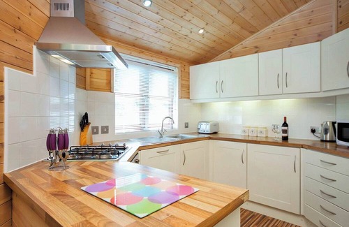 Raywell Ski Chalet | 2 bedroom accommodation in Raywell, Beverley