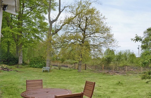 Dunfermline Cottage | 2 bedroom accommodation in Oakley, near Dunfermline