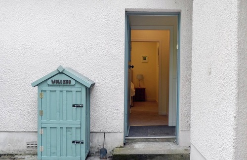 Dunfermline Cottage | 2 bedroom accommodation in Oakley, near Dunfermline